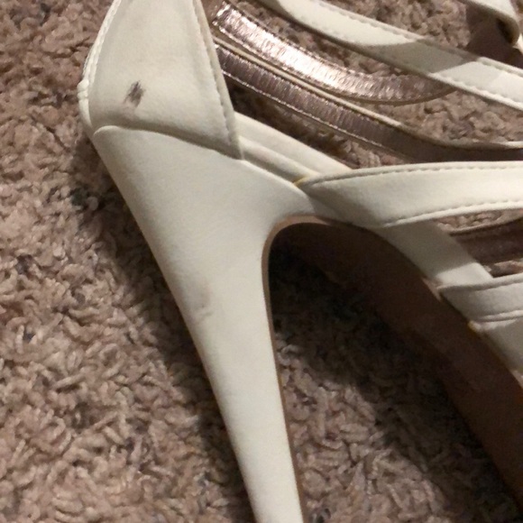 Cream platform sandals - Picture 5 of 7